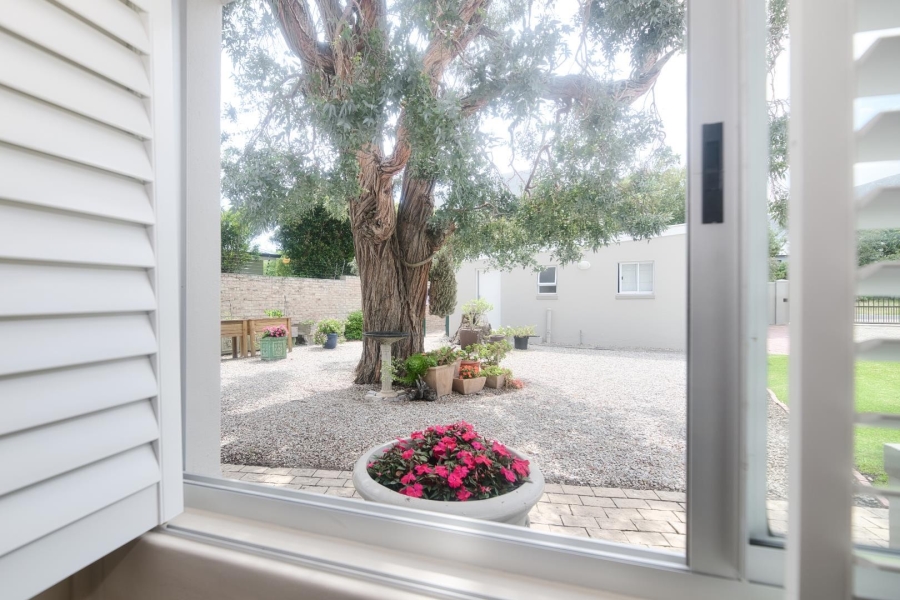 5 Bedroom Property for Sale in Fernkloof Estate Western Cape